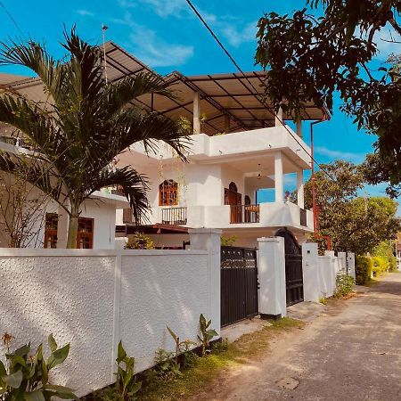 Airport Layover B&B Katunayaka Bagian luar foto