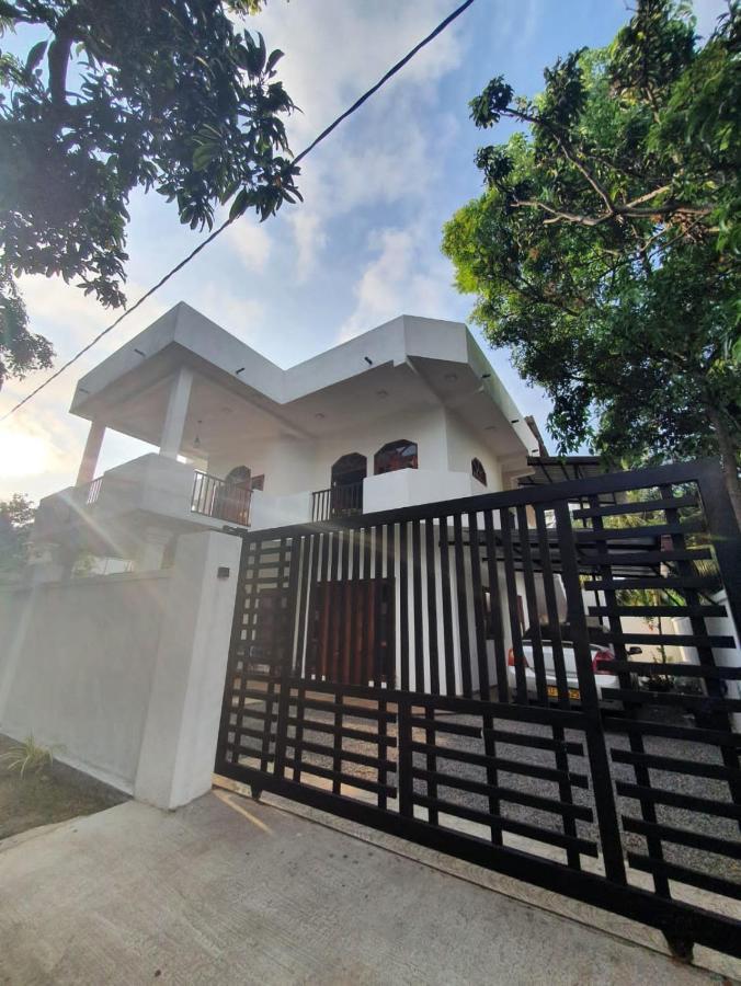 Airport Layover B&B Katunayaka Bagian luar foto